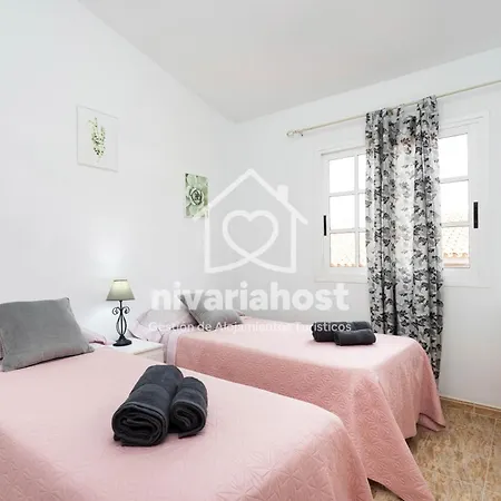 Ave Fenix San Isidro, By Nivariahost * San Isidro (Tenerife)