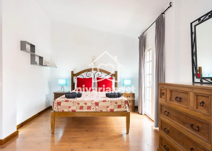 Ave Fénix San Isidro, By Nivariahost