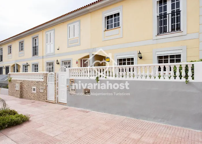 Ave Fénix San Isidro, By Nivariahost * San Isidro (Tenerife)