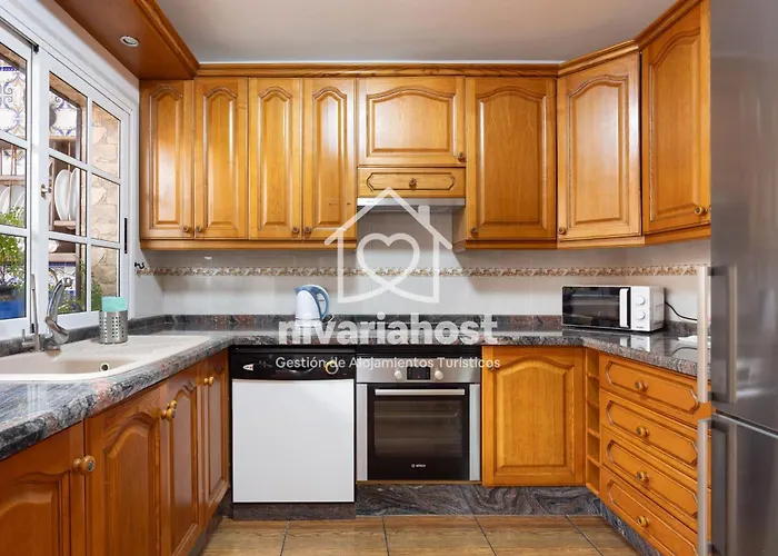 Ave Fénix San Isidro, By Nivariahost *